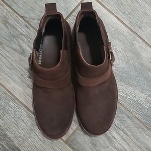 NWOT - Suede ankle boots